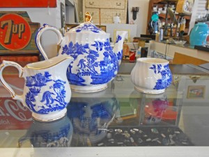 Blue Willow China Set at Ambridge Antiques In Iroquois Falls