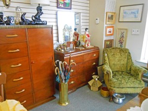 Vintage Lounge Set at Ambridge Antiques in Iroquois Falls, ON